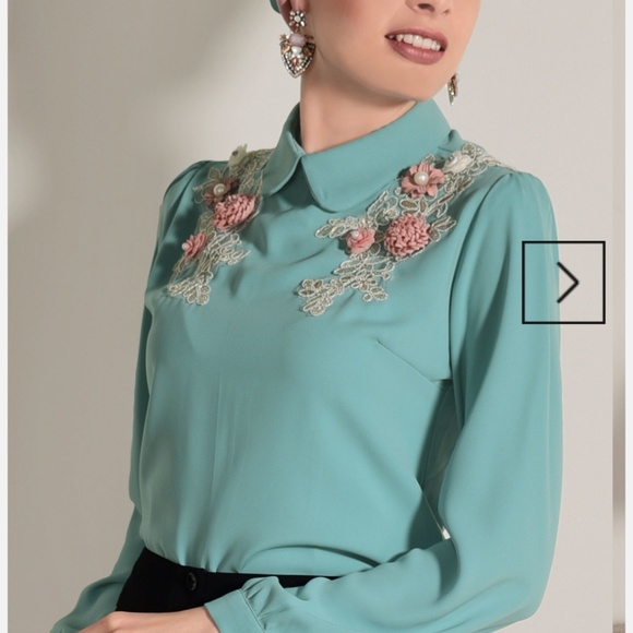 Flower blouse - Picture 3 of 3